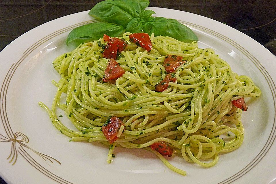 Bärlauch - Pasta mit Tomatensauce