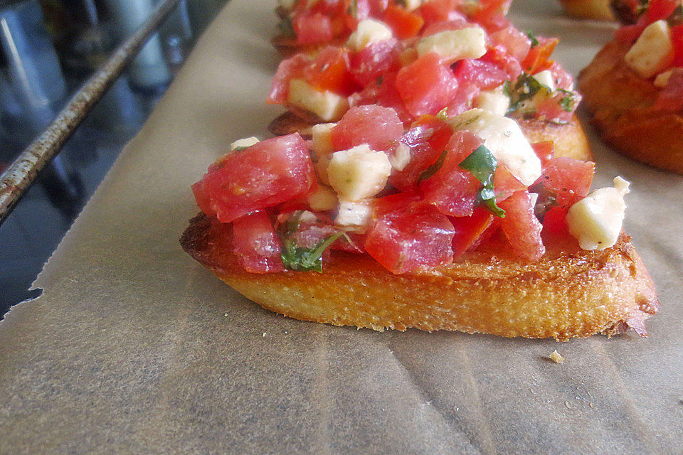 Crostini mit Tomaten