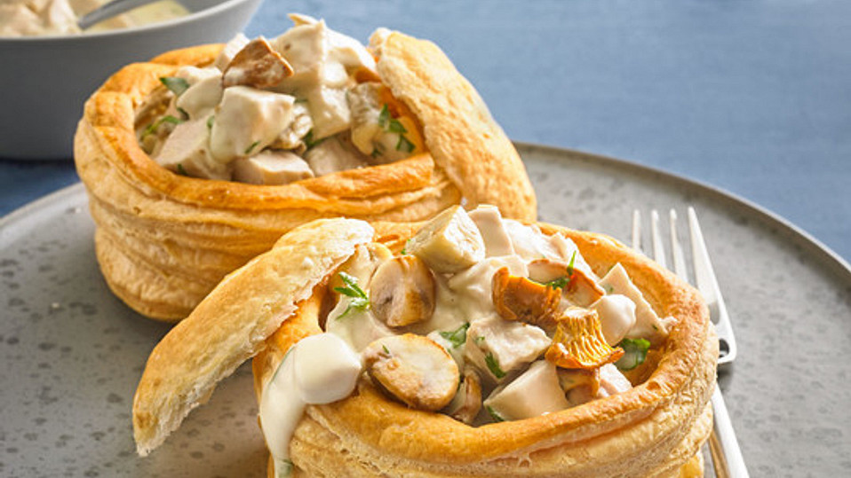 Ragout-fin-mit-gemischten-Pilzen