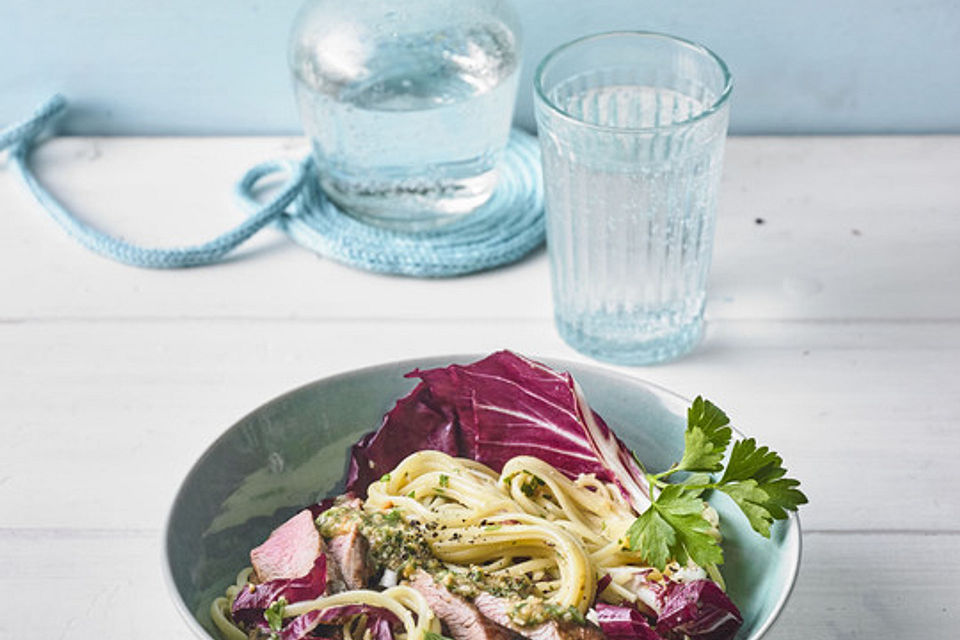 Lammfilet mit Linguine und Dattelpesto