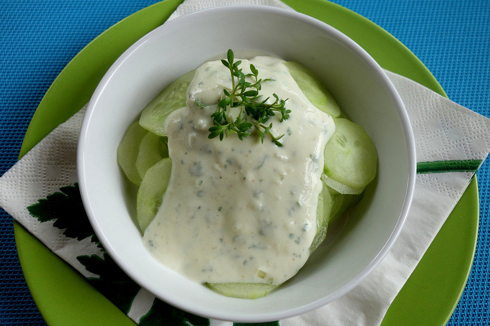 Joghurtdressing - perfekt für Gurkensalat