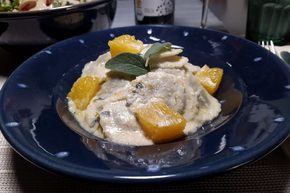 Käsetortellini an Orangen-Salbei-Butter