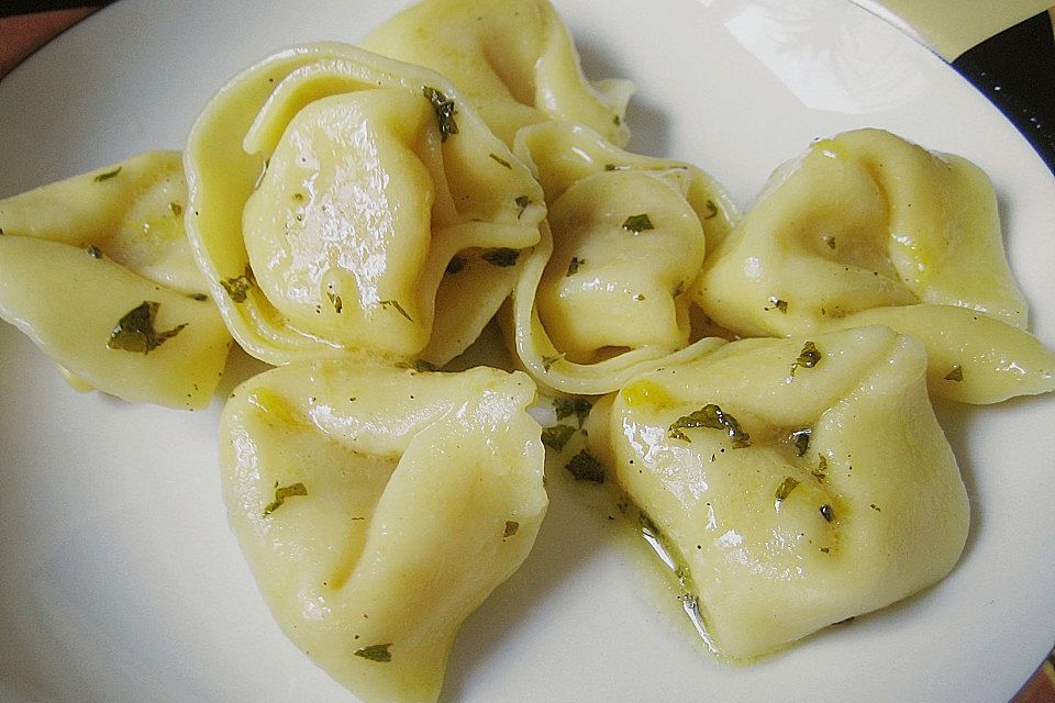 Käsetortellini an Orangen-Salbei-Butter