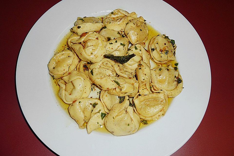 Käsetortellini an Orangen-Salbei-Butter