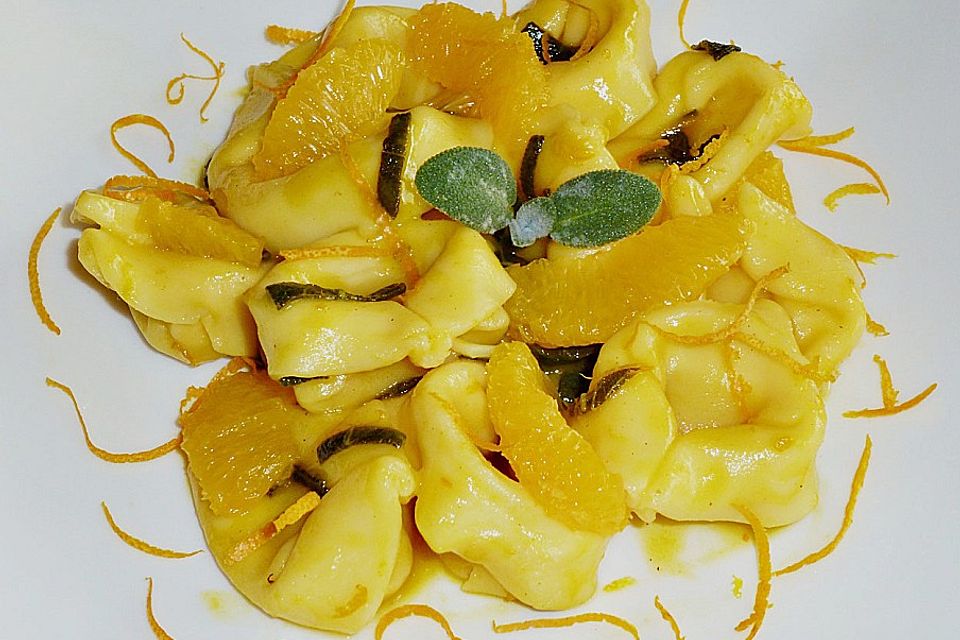 Käsetortellini an Orangen-Salbei-Butter