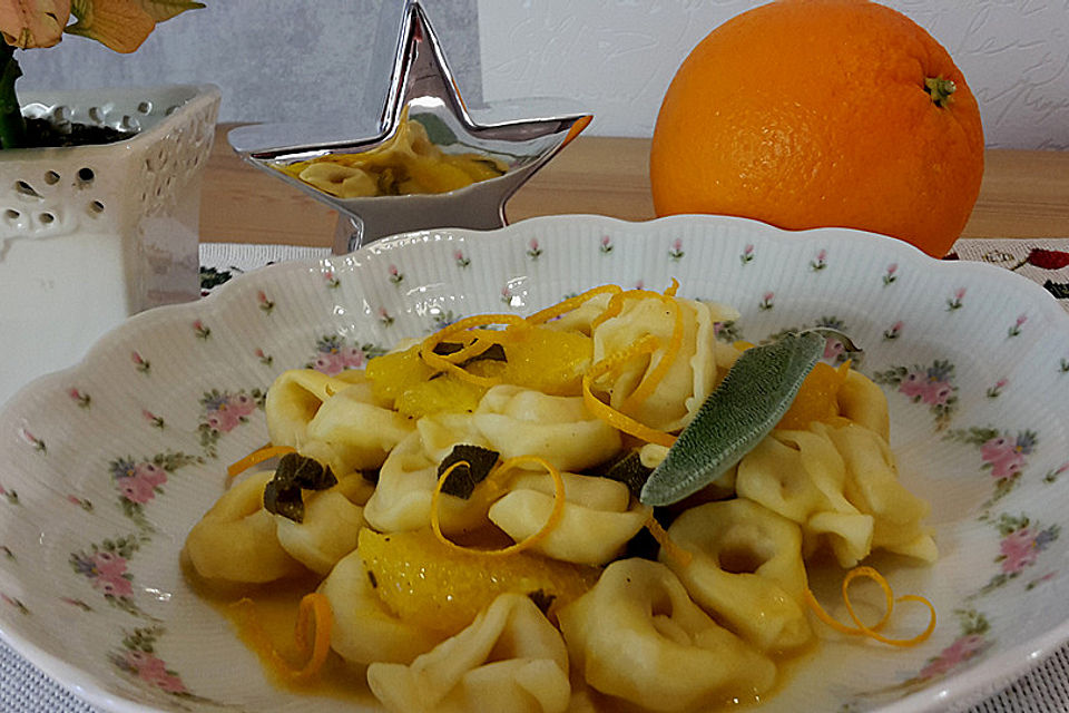 Käsetortellini an Orangen-Salbei-Butter