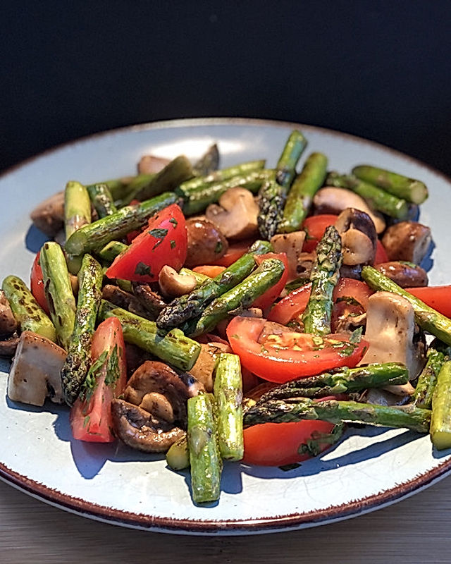 Spargel - Champignon - Tomaten - Salat