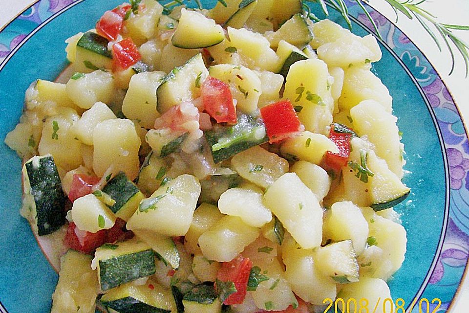 Illes warmer Zucchini-Kartoffelsalat - sommerlich leicht und einfach