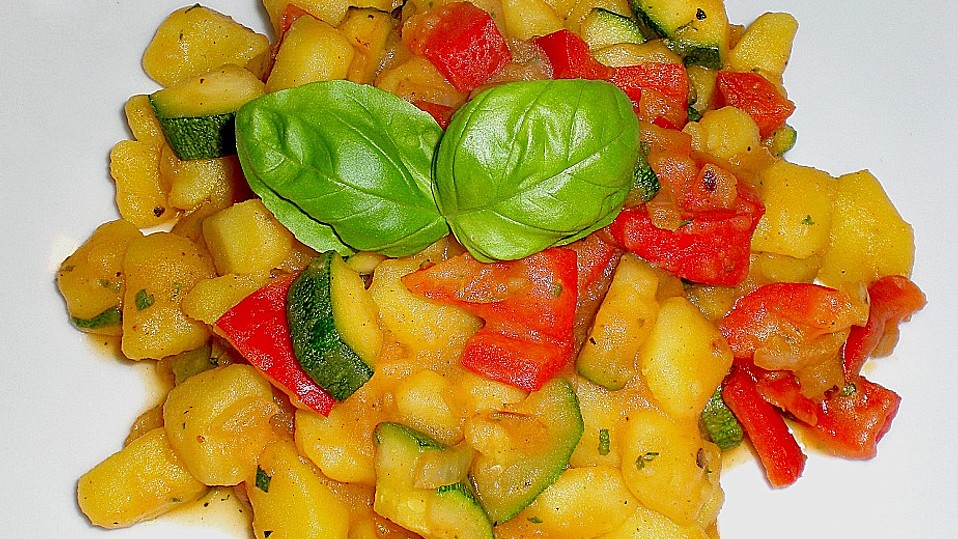 Illes warmer Zucchini-Kartoffelsalat - sommerlich leicht und einfach ...