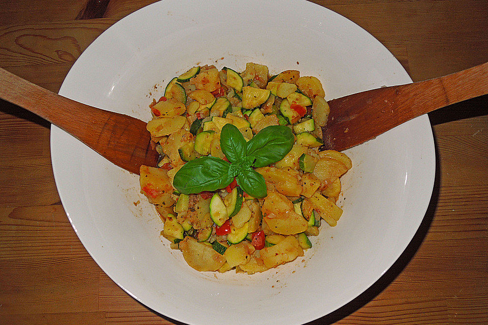 Illes warmer Zucchini-Kartoffelsalat - sommerlich leicht und einfach