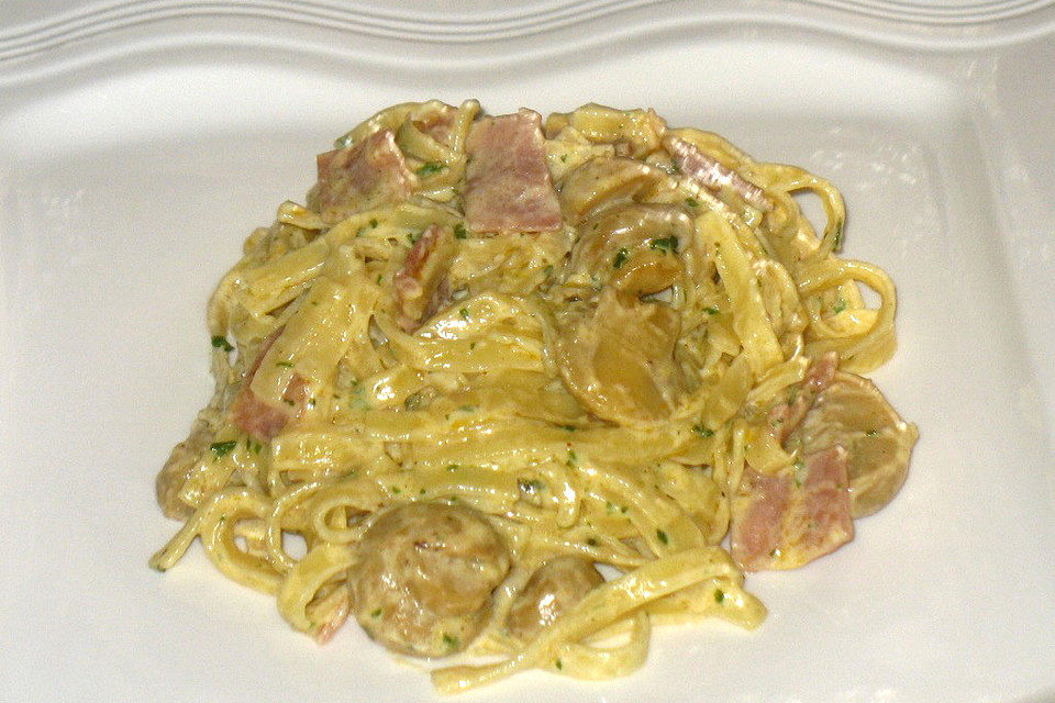 Bandnudeln mit Schinken - Sahne - Sauce