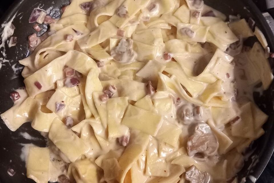 Bandnudeln mit Schinken - Sahne - Sauce