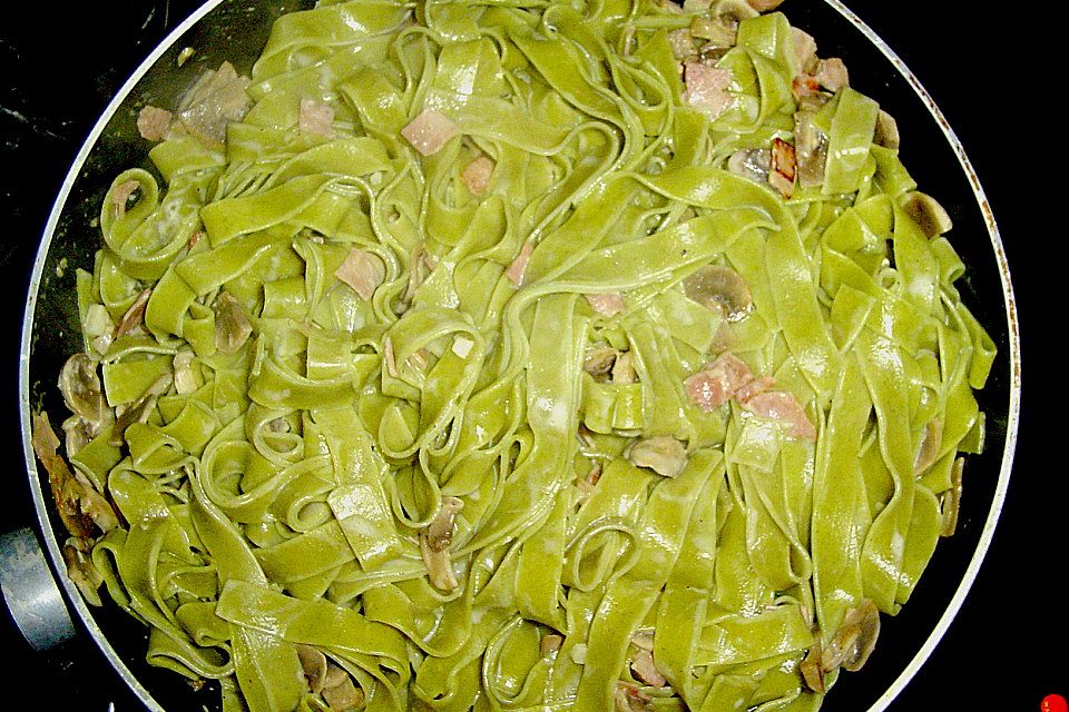Bandnudeln mit Schinken - Sahne - Sauce