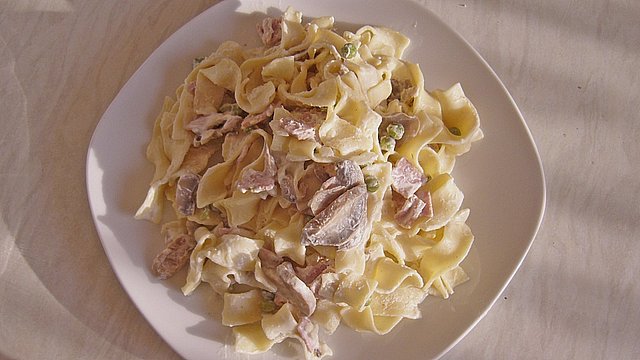 Bandnudeln mit Schinken - Sahne - Sauce von experimentiererin