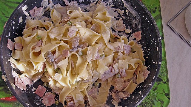 Bandnudeln mit Schinken - Sahne - Sauce von experimentiererin
