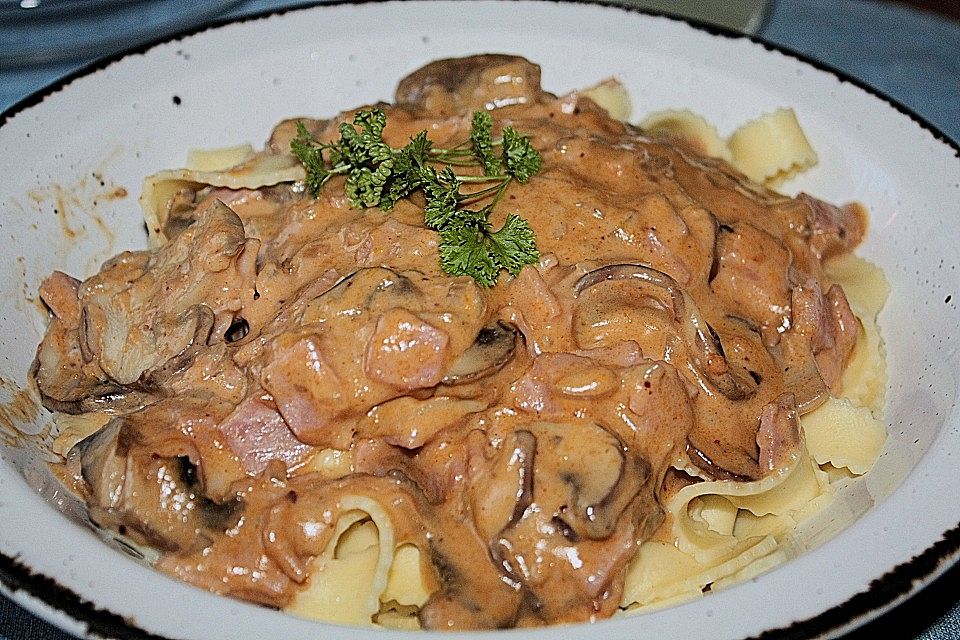 Bandnudeln mit Schinken - Sahne - Sauce