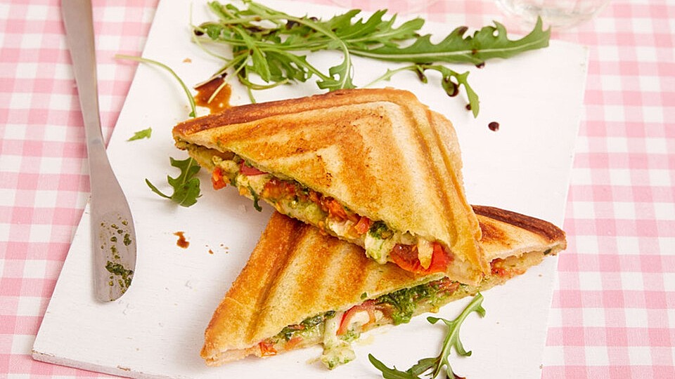 Tomate-Mozzarella-Sandwich