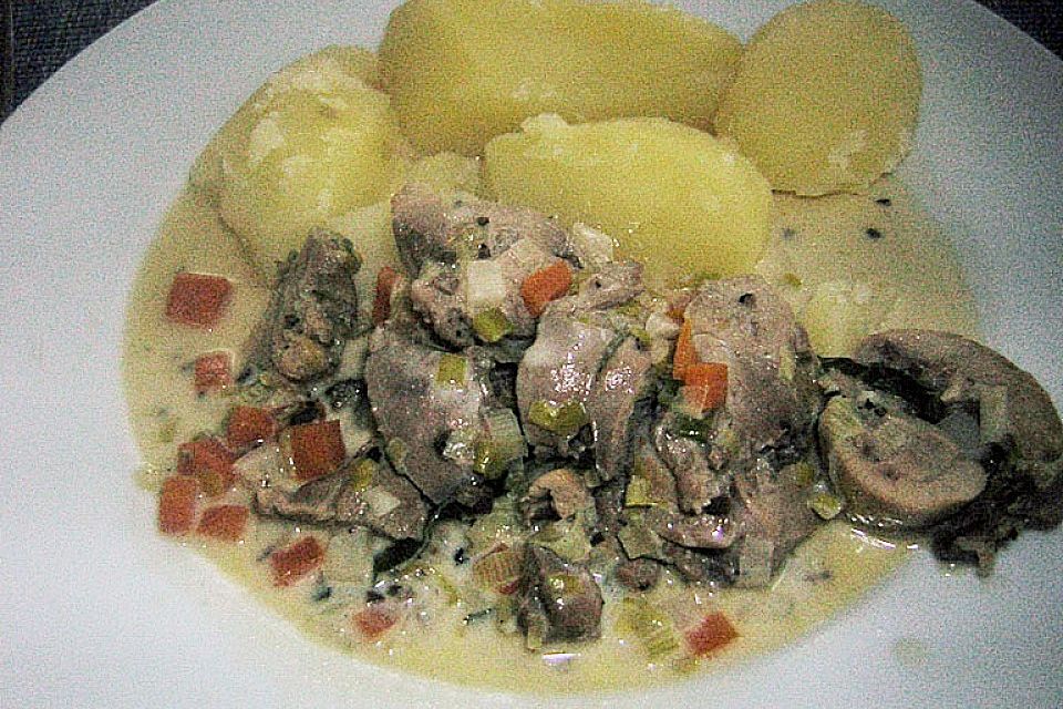 Blankett vom Perlhuhn (Perlhuhnkeulen) mit Sauce royale