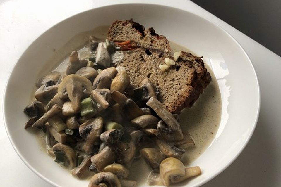 Champignons mit Knoblauchsoße