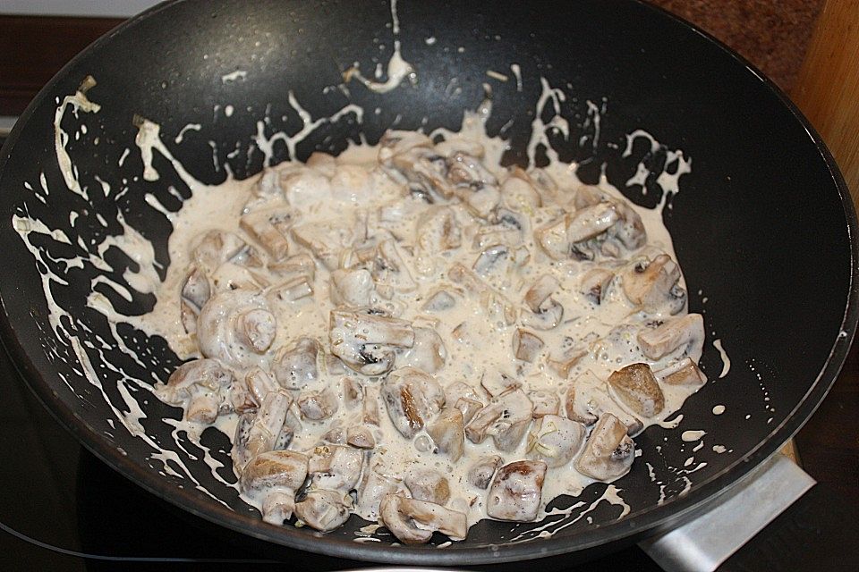 Champignons mit Knoblauchsoße