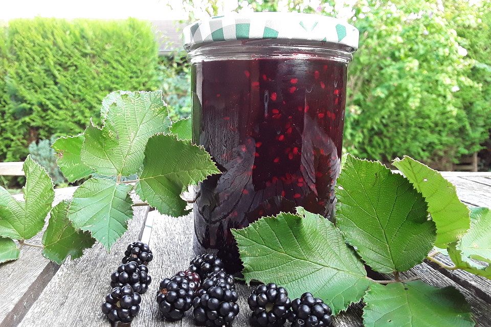 Brombeermarmelade aus frischen Beeren