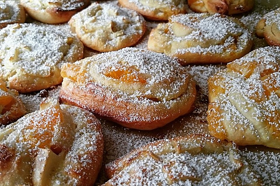 Fruchtige Joghurt - Vanille Schnecken