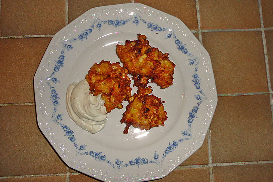 Fenchelbällchen mit Käse, dazu ein Joghurtdip