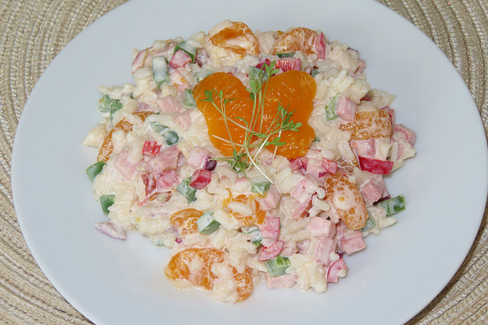 Reissalat mit Mandarinen, Paprika und Schinken