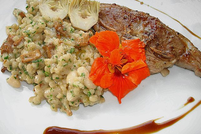 Lammkoteletts mit Graupen-Risotto und Pfifferlingen von bushcook| Chefkoch