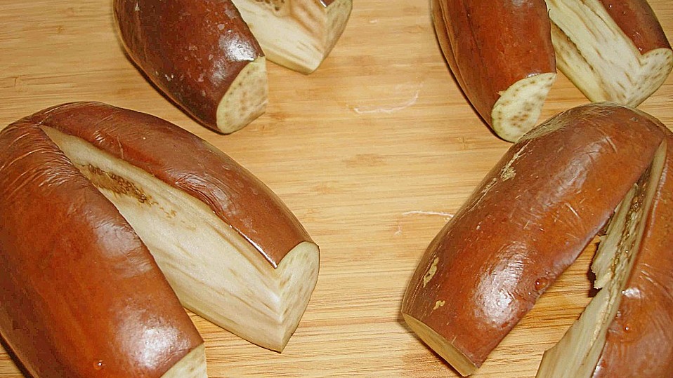 Auberginen mit Knoblauch - Nuss - Creme von Petra Regina