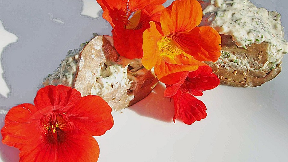 Auberginen mit Knoblauch - Nuss - Creme von Petra Regina Auberginen mit Knoblauch - Nuss - Creme von Petra Regina