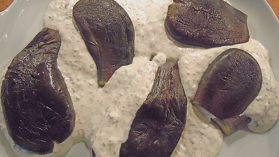 Auberginen mit Knoblauch - Nuss - Creme von Petra Regina