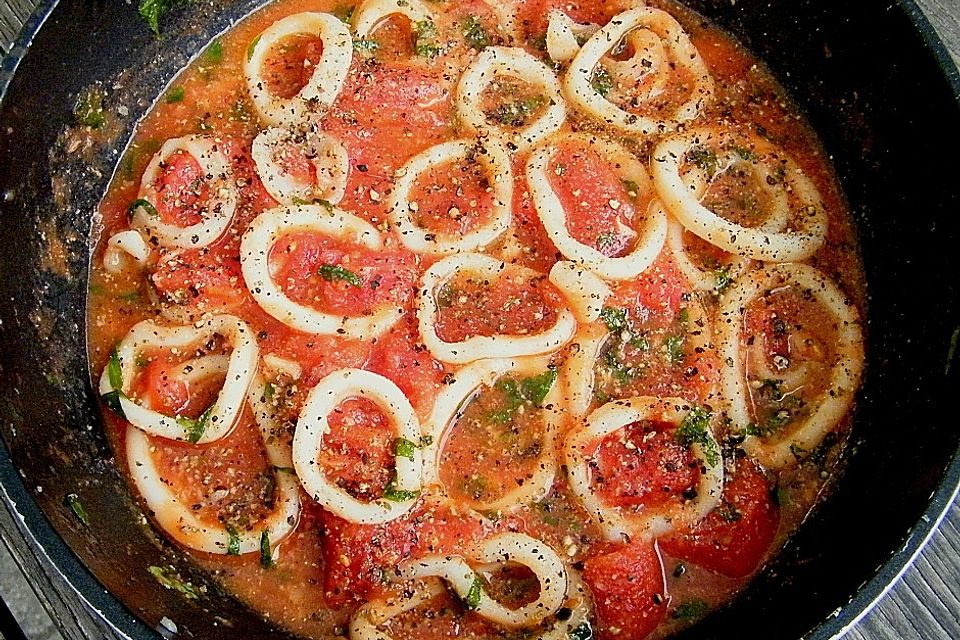 Fettuccine mit Tintenfisch und Erbsen