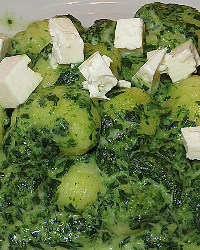 Gnocchi mit Spinat - Sahne - Soße und Schafskäse