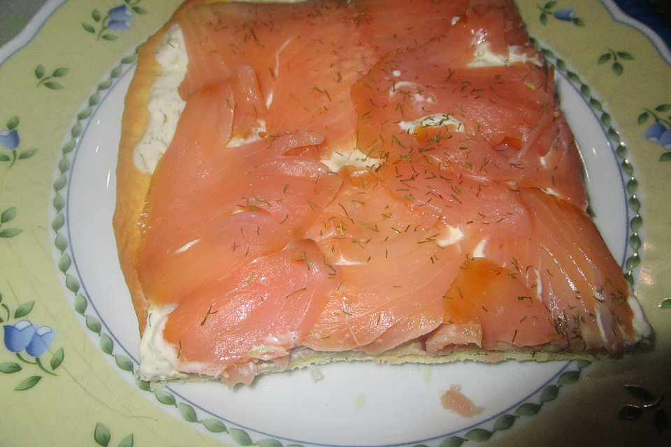 Pizza mit Dill und Lachs