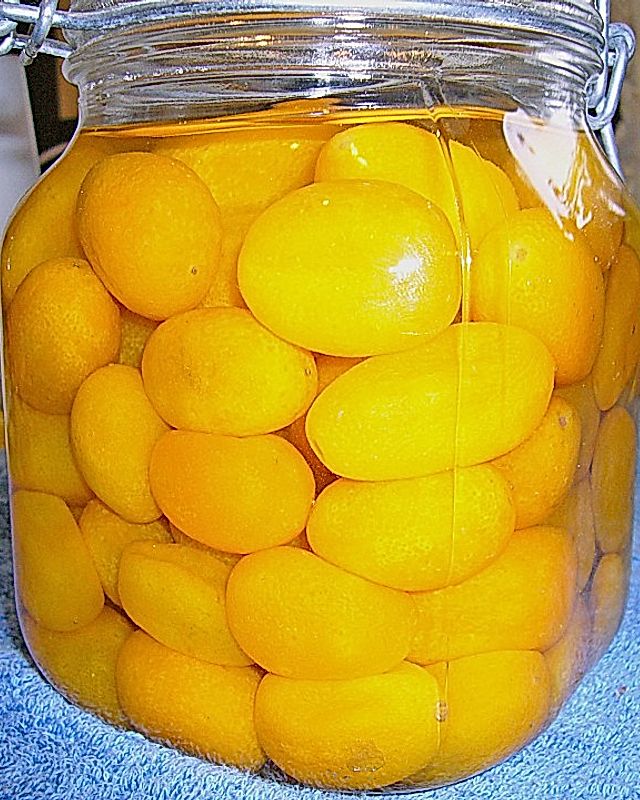 Kumquats in weißem Rum