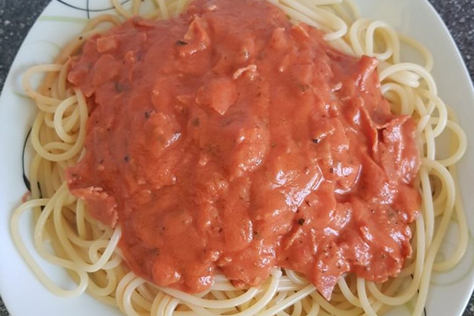 Spaghetti mit Tomaten - Rahm - Soße