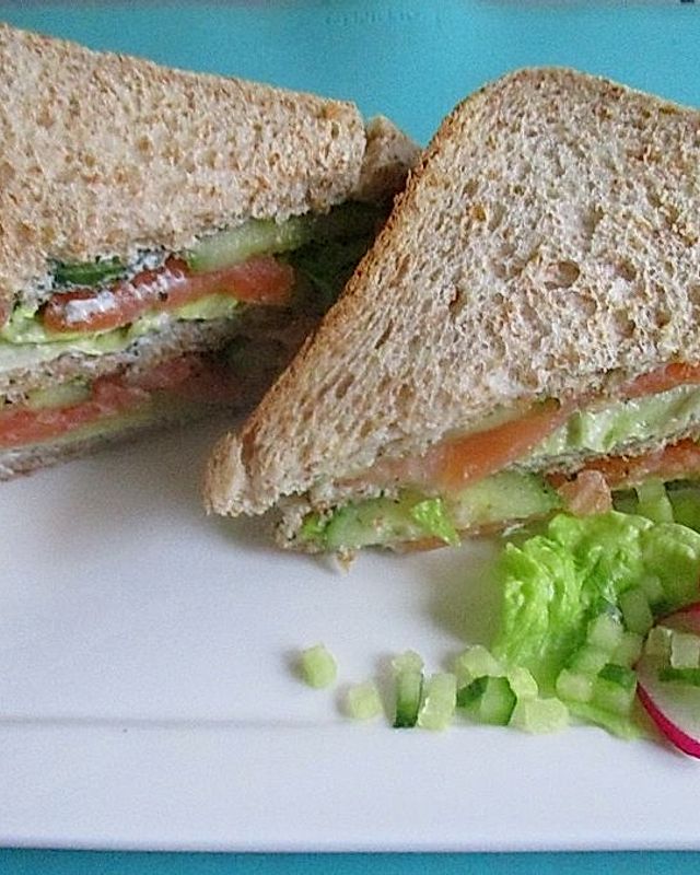 Sandwich mit Lachs und Kräuterquark