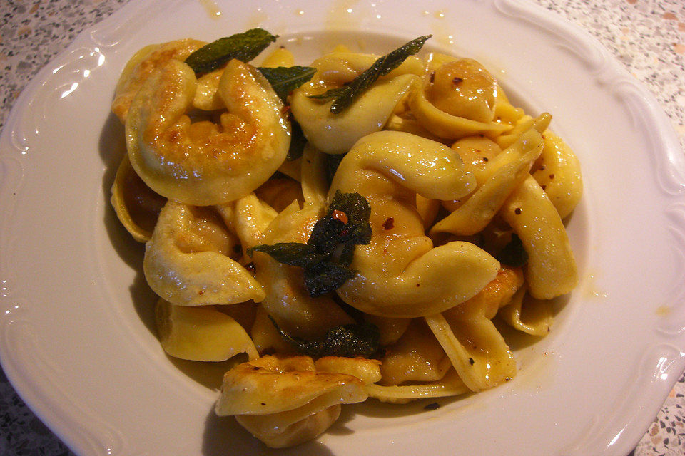 Tortellini mit Salbeibutter Tortellini mit Salbeibutter