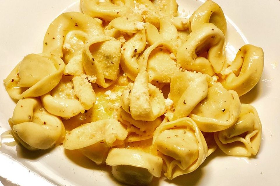 Tortellini mit Salbeibutter Tortellini mit Salbeibutter