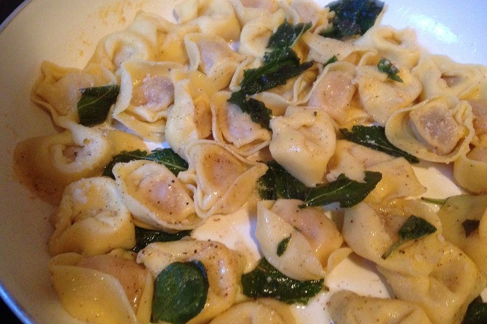 Tortellini mit Salbeibutter Tortellini mit Salbeibutter