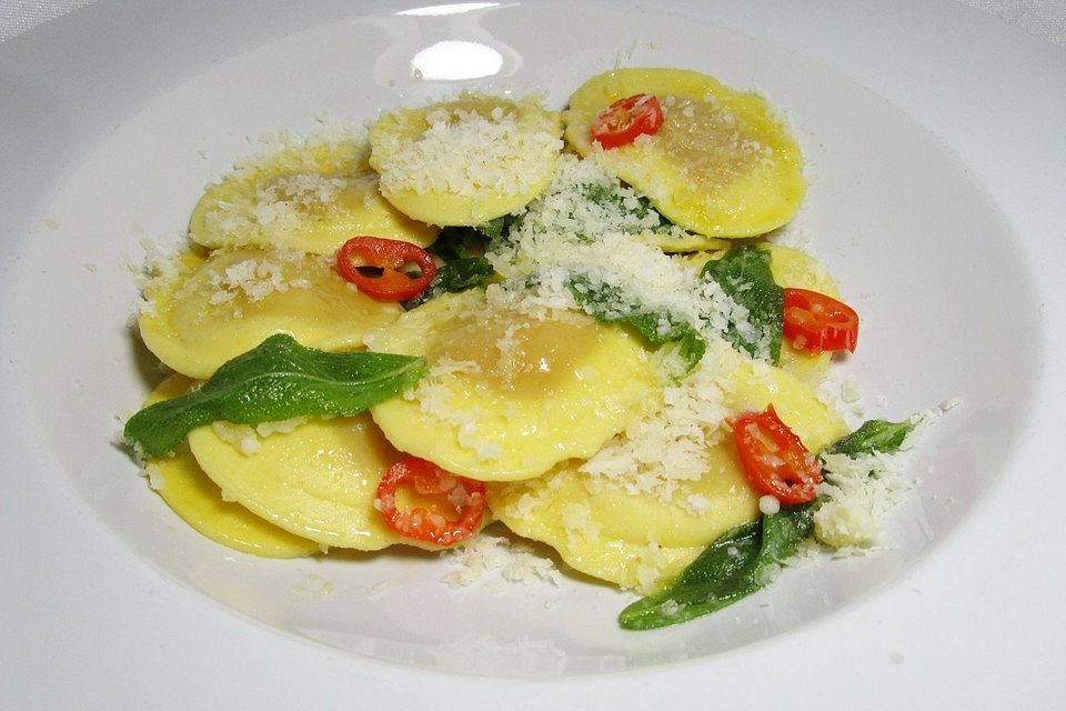 Tortellini mit Salbeibutter Tortellini mit Salbeibutter