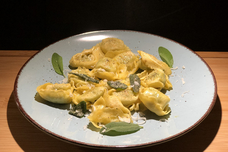 Tortellini mit Salbeibutter Tortellini mit Salbeibutter