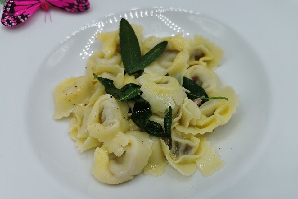 Tortellini mit Salbeibutter Tortellini mit Salbeibutter
