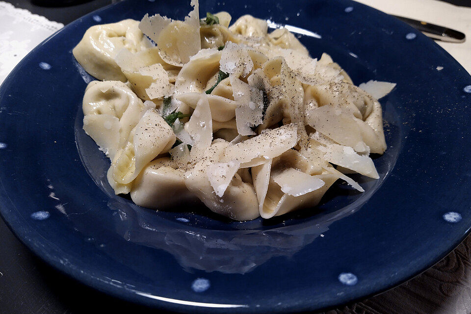 Tortellini mit Salbeibutter Tortellini mit Salbeibutter