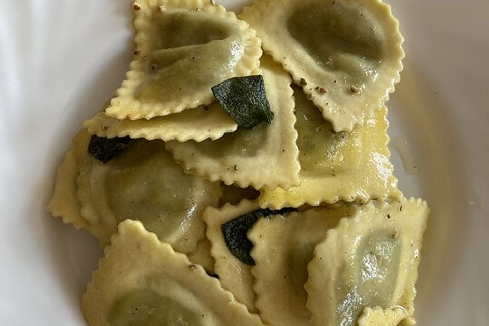 Tortellini mit Salbeibutter Tortellini mit Salbeibutter