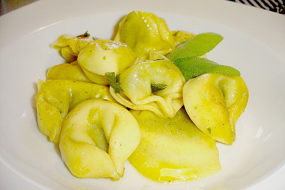 Tortellini mit Salbeibutter Tortellini mit Salbeibutter