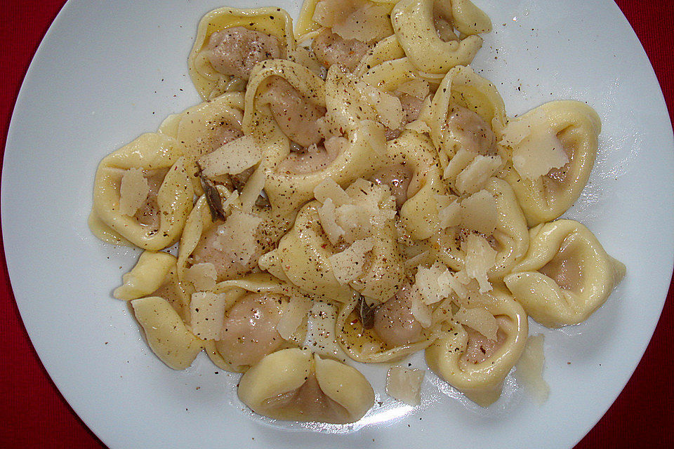 Tortellini mit Salbeibutter Tortellini mit Salbeibutter