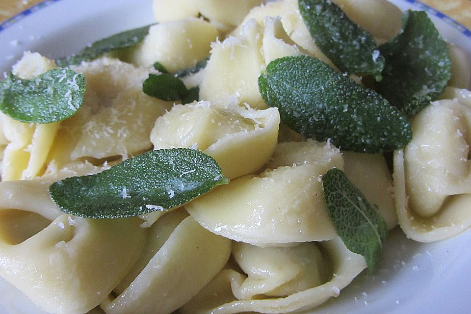 Tortellini mit Salbeibutter Tortellini mit Salbeibutter