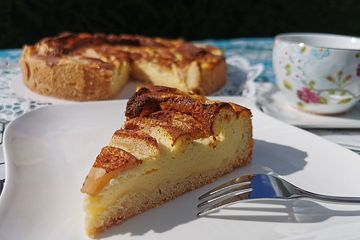Apfel - Quark - Kuchen mit Zucker und Zimt